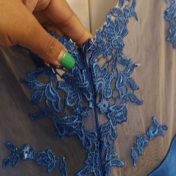 Bride's Mermaid Gown Plunging Neckline Royal Blue Size 8 - Picture 8 of 16